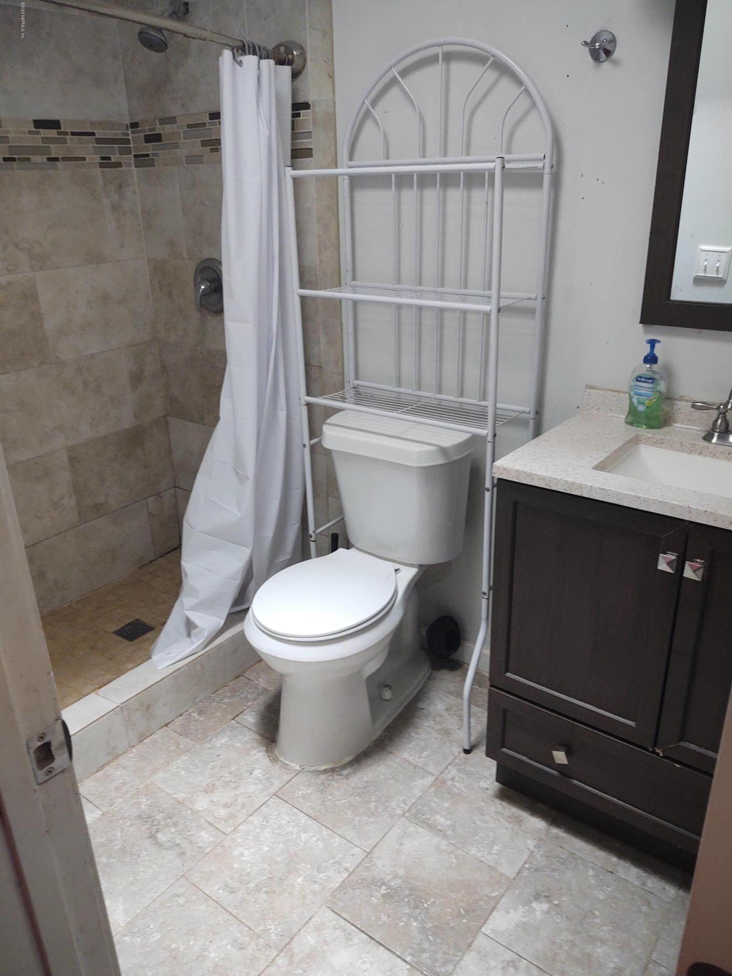 6143 Ricker Road Jacksonville, FL 32244 - Photo 15 of 24 Bathroom 1