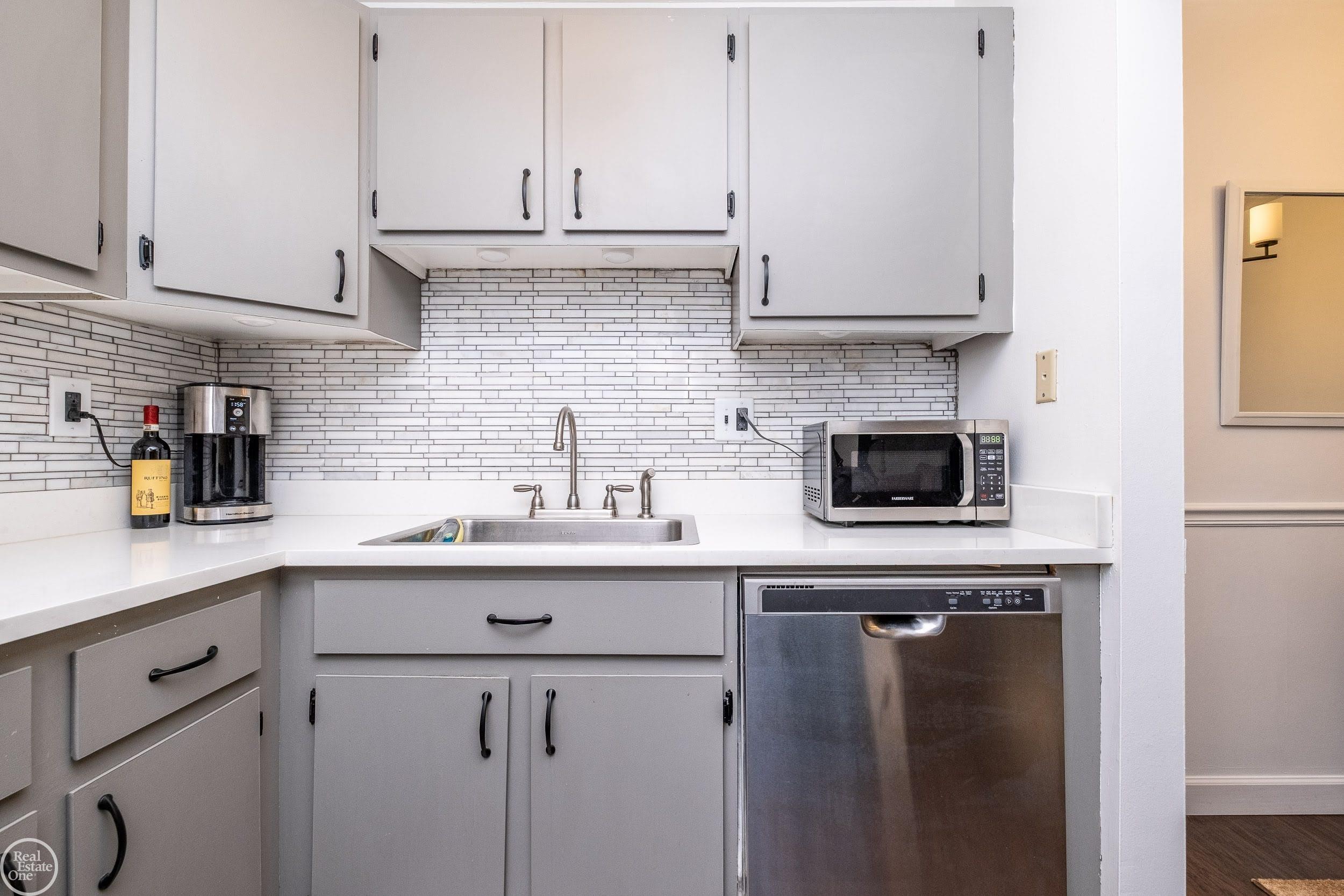 4909 Crooks Road, Unit E 5 Royal Oak, MI 48073 - Photo 10 of 35