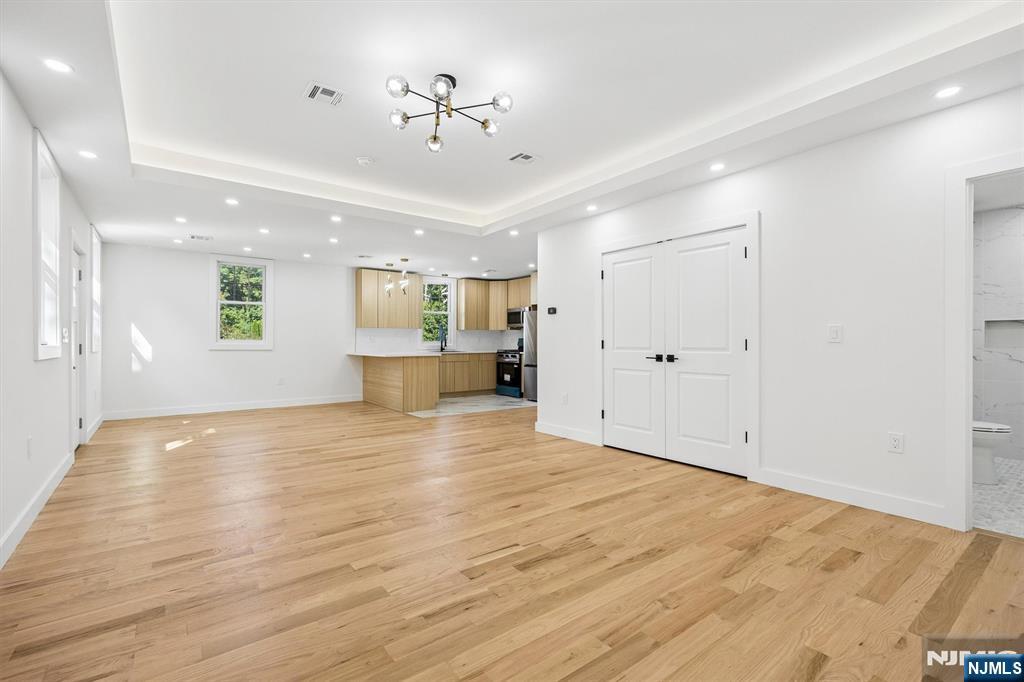 32 Oak Bend Road West Orange, NJ 07052 - Photo 8 of 28 Gallery Image 8
