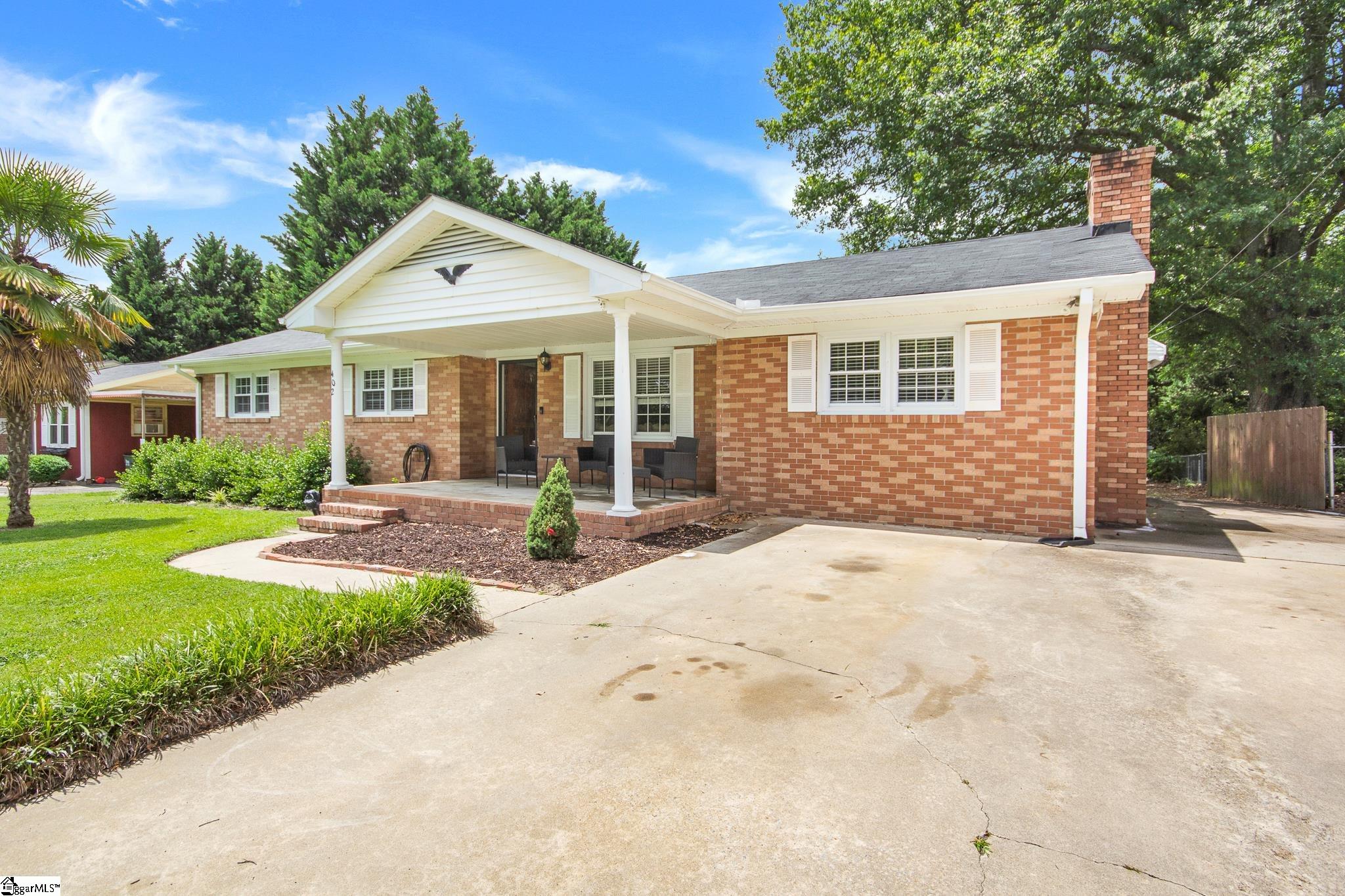 402 Reeves Drive Simpsonville, SC 29681 - Photo 3 of 31 Gallery Image 3