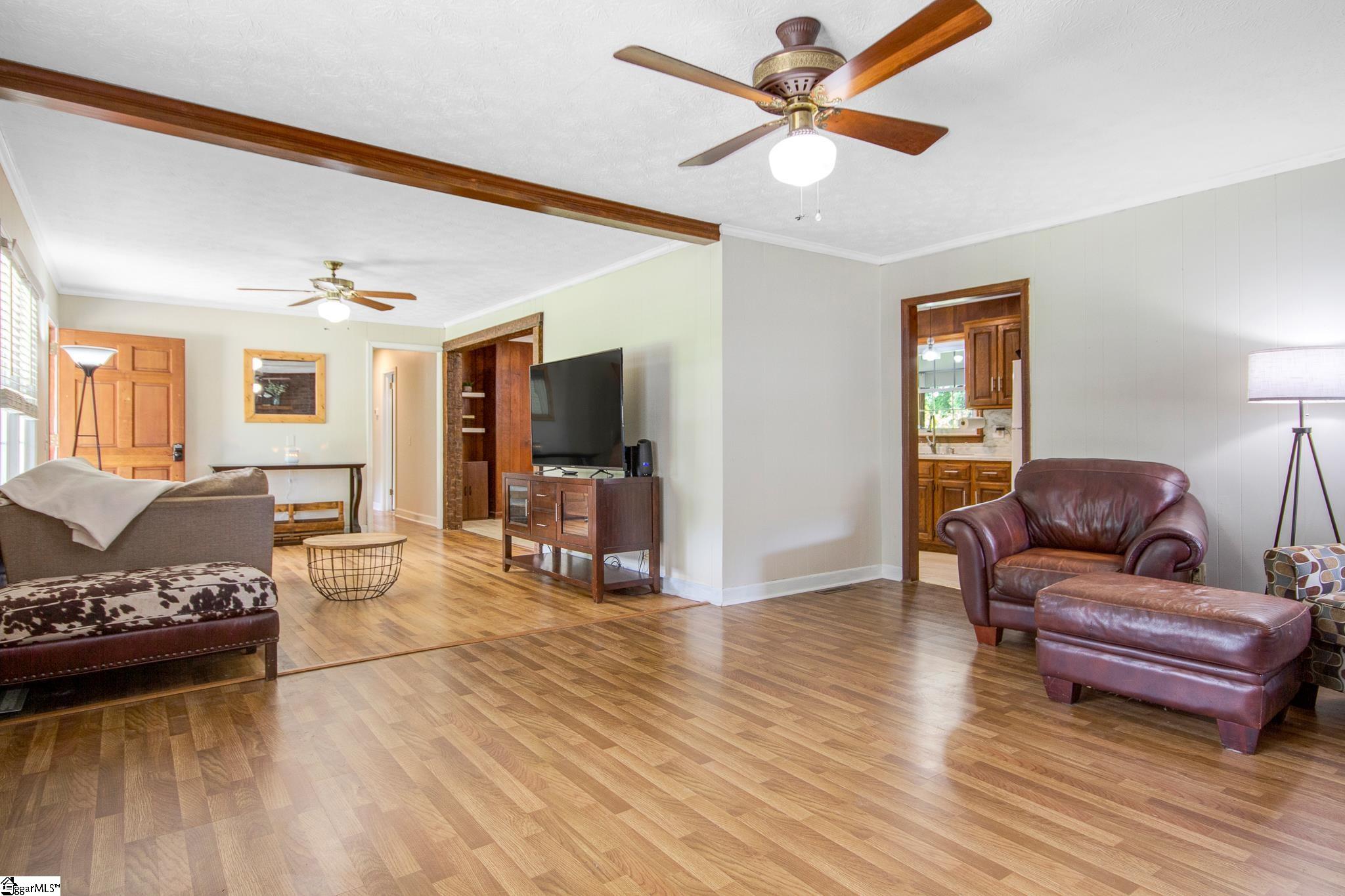 402 Reeves Drive Simpsonville, SC 29681 - Photo 5 of 31 Gallery Image 5