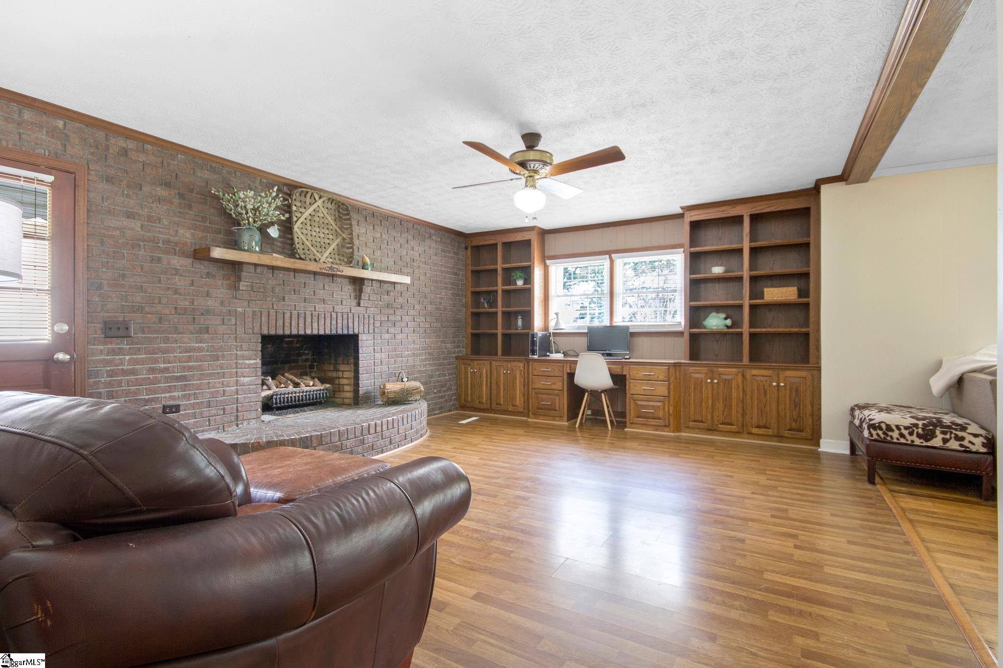 402 Reeves Drive Simpsonville, SC 29681 - Photo 6 of 31 Gallery Image 6