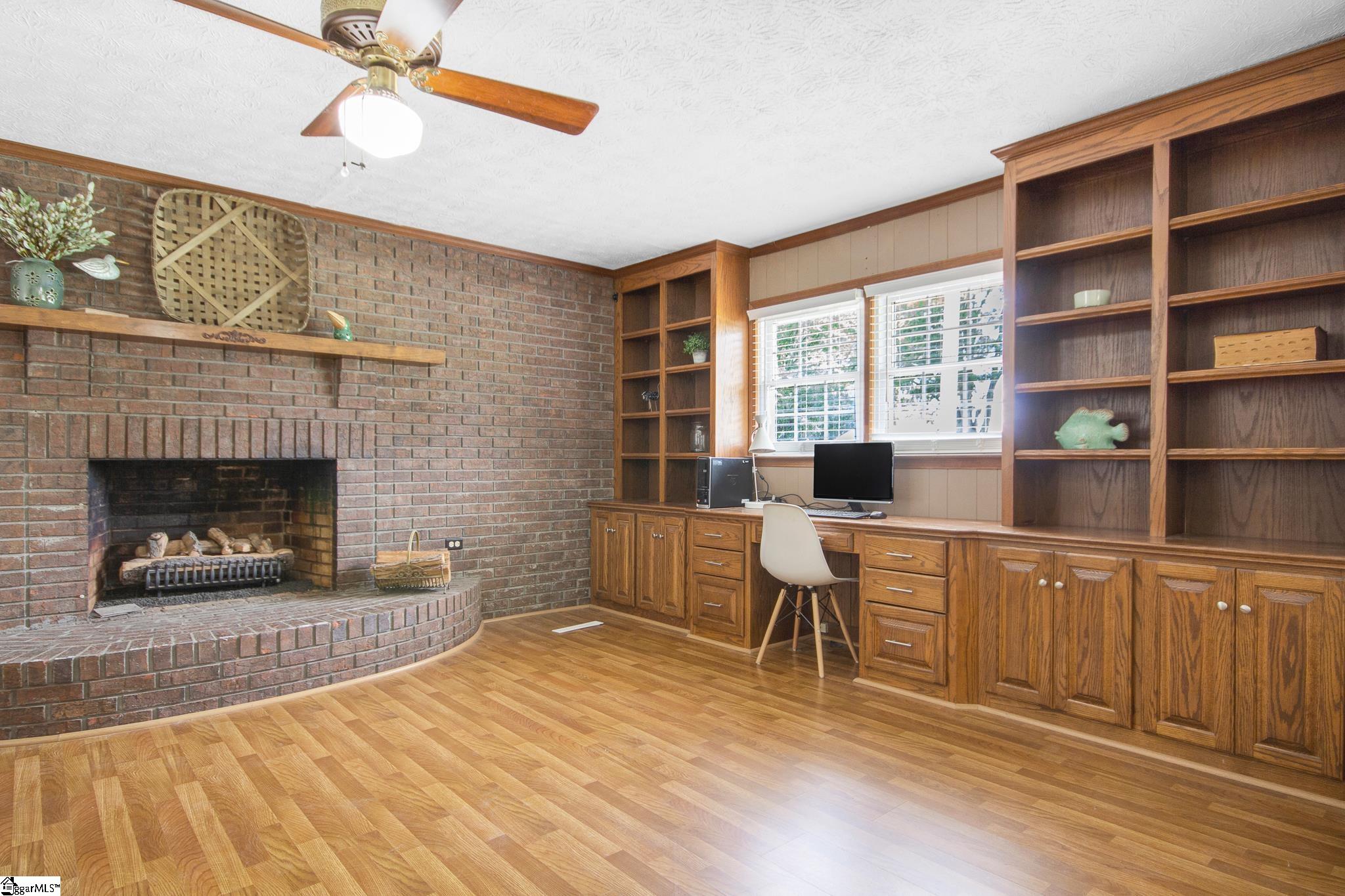 402 Reeves Drive Simpsonville, SC 29681 - Photo 8 of 31 Gallery Image 8