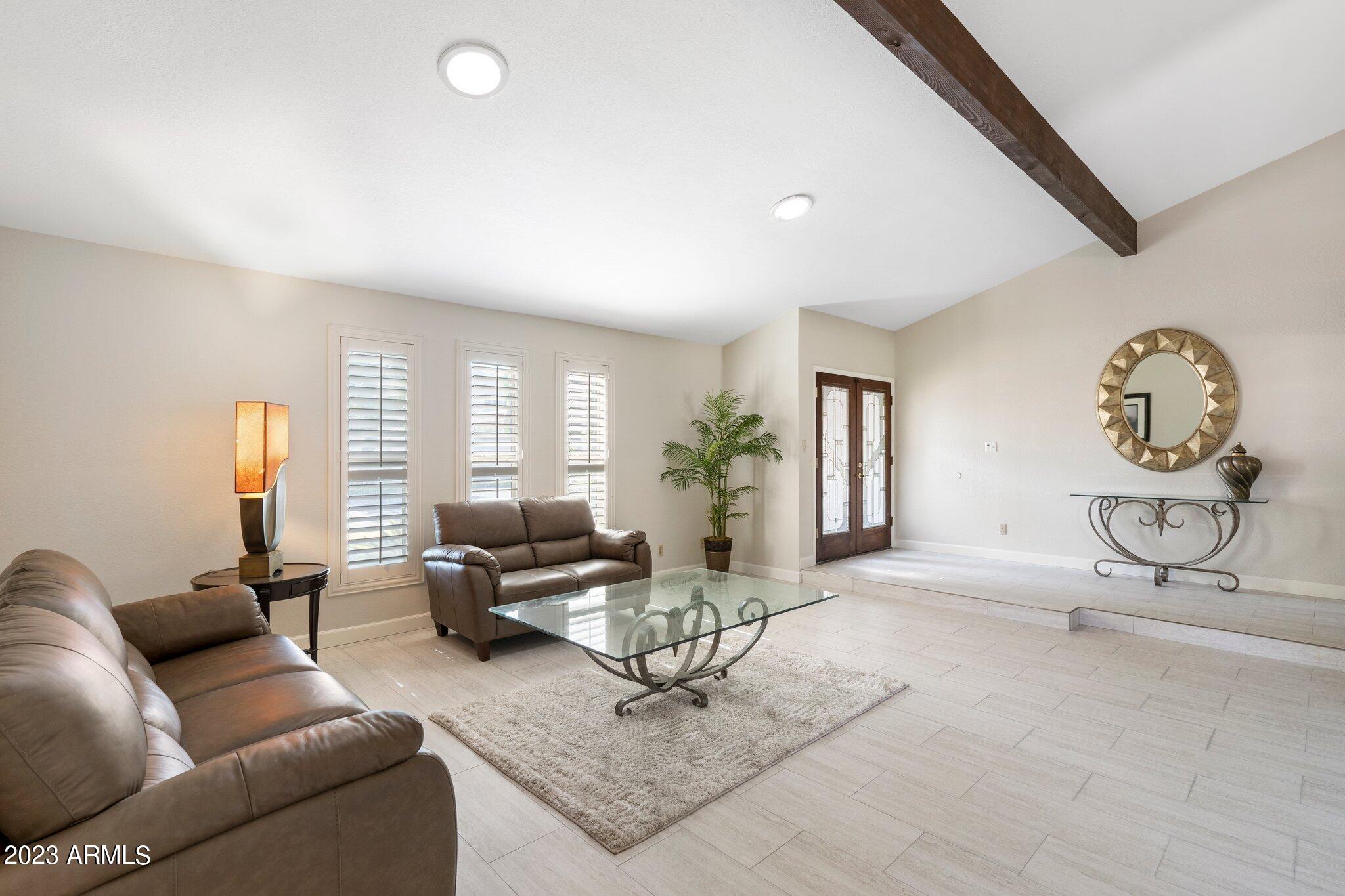 LIVING ROOM 4