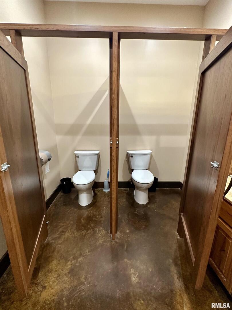 20 Ashley Lane Casey, IL 62420 - Photo 33 of 98 a bathroom with a toilet a sink and a shower view