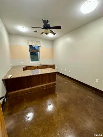 $439,900 | 20 Ashley Lane, Casey, IL 62420