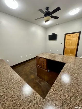 $439,900 | 20 Ashley Lane, Casey, IL 62420