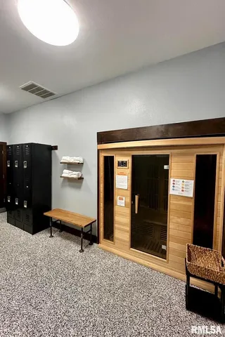 $439,900 | 20 Ashley Lane, Casey, IL 62420