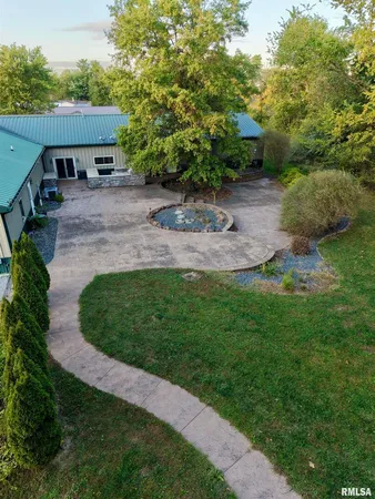 $439,900 | 20 Ashley Lane, Casey, IL 62420