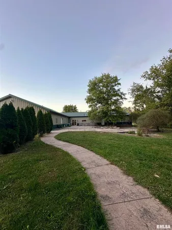 $439,900 | 20 Ashley Lane, Casey, IL 62420
