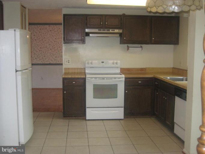 5762 Heming Avenue Springfield, VA 22151 - Photo 3 of 10 Kitchen
