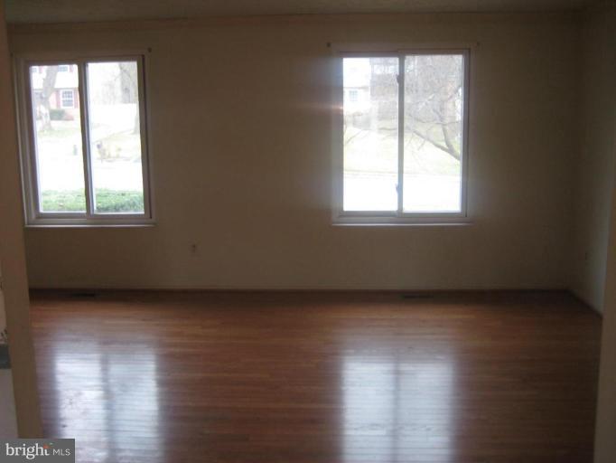 5762 Heming Avenue Springfield, VA 22151 - Photo 4 of 10 Living Room