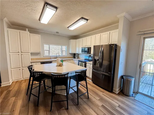 $308,000 | 103 Simmons Farm Lane, Ararat, NC 27007