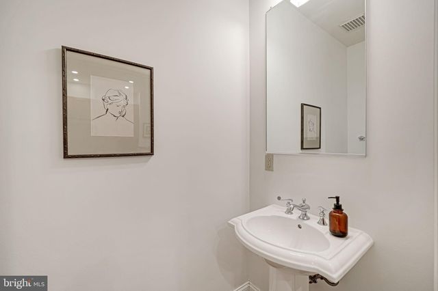 $1,000,000 | 2200 17th Street Northwest, Unit 201, Washington, DC 20009