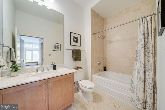 $1,000,000 | 2200 17th Street Northwest, Unit 201, Washington, DC 20009