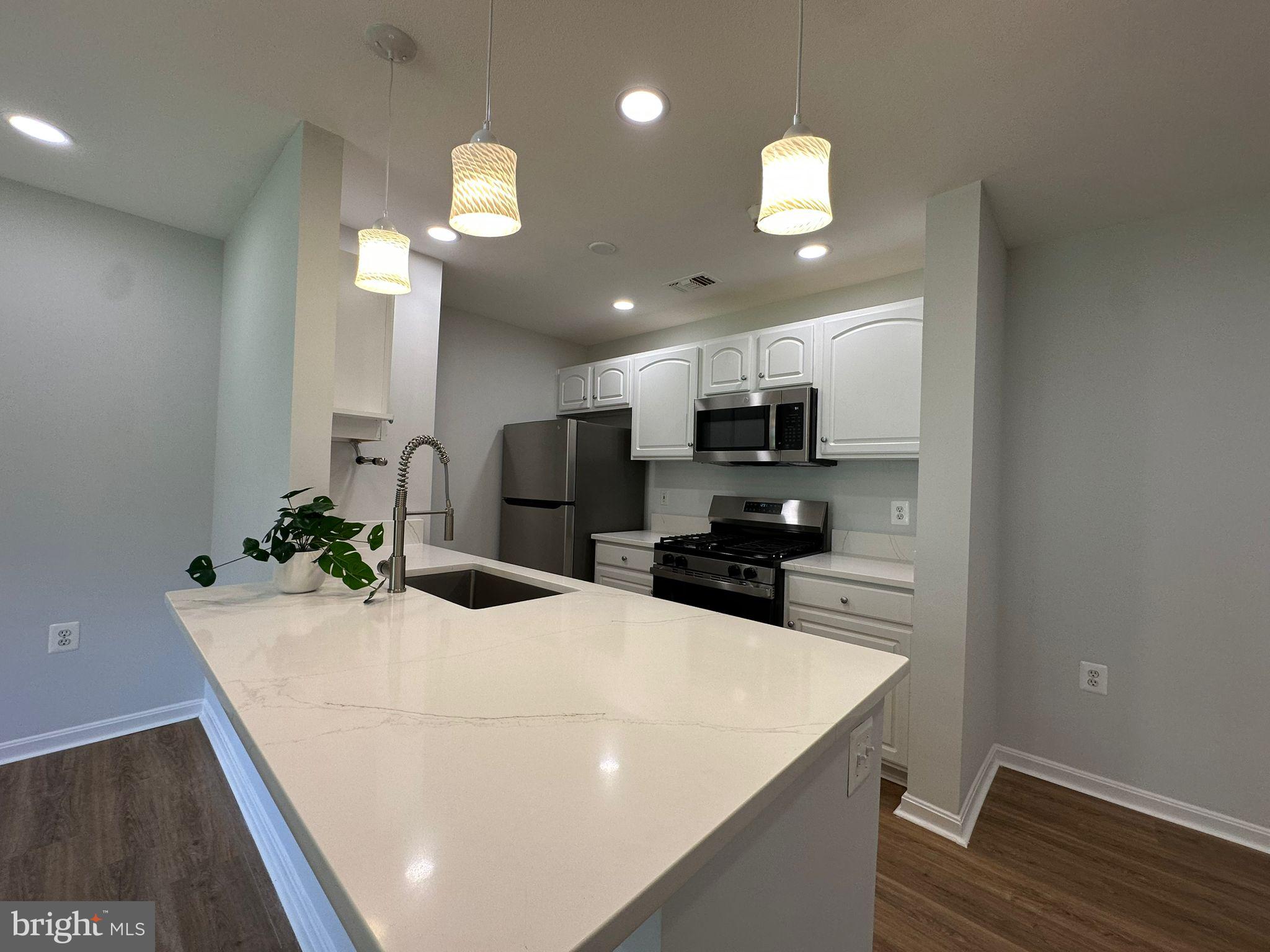 43577 Patching Pond Square Ashburn, VA 20147 - Photo 17 of 33