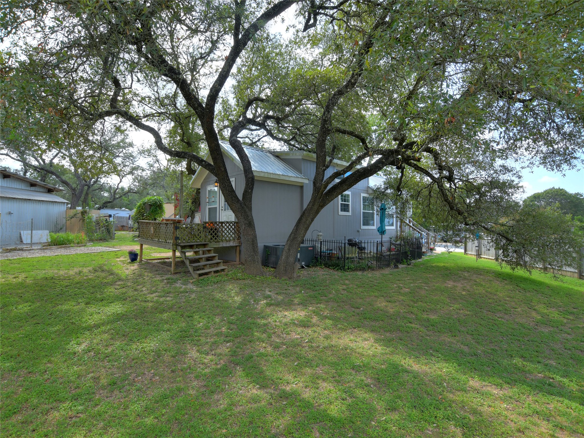 1702 Saracen Road Austin, TX 78733 - Photo 15 of 27