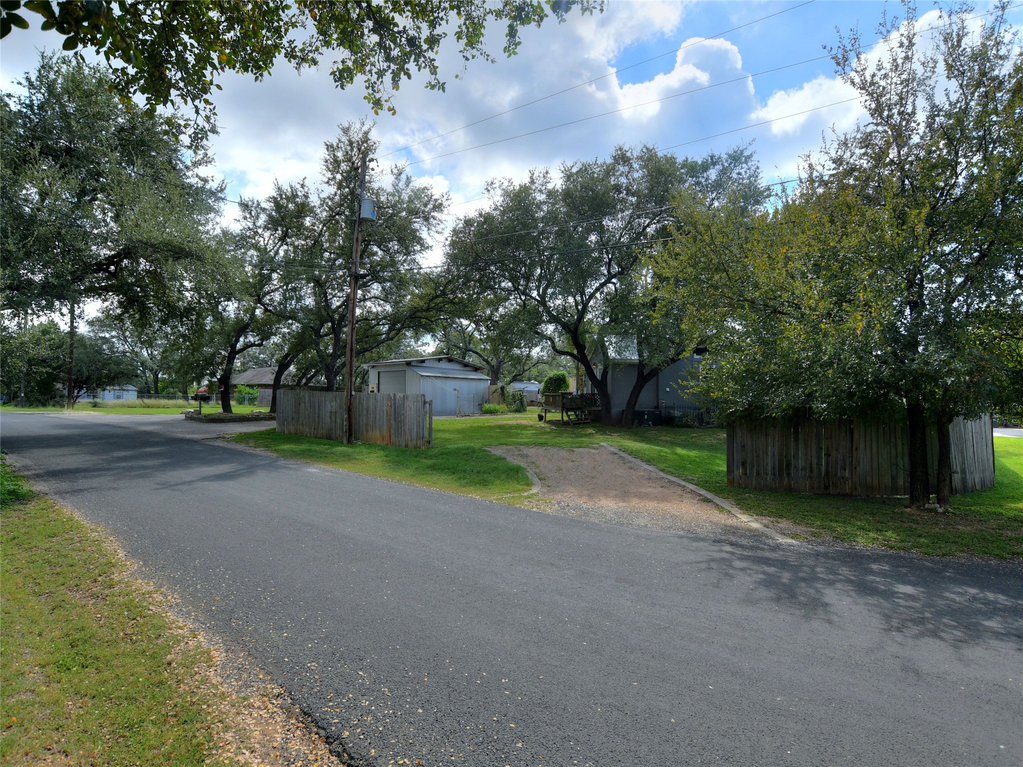 1702 Saracen Road Austin, TX 78733 - Photo 9 of 27