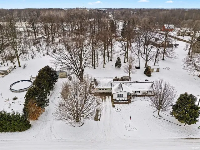 $299,900 | 19508 County Road 146, New Paris, IN 46553