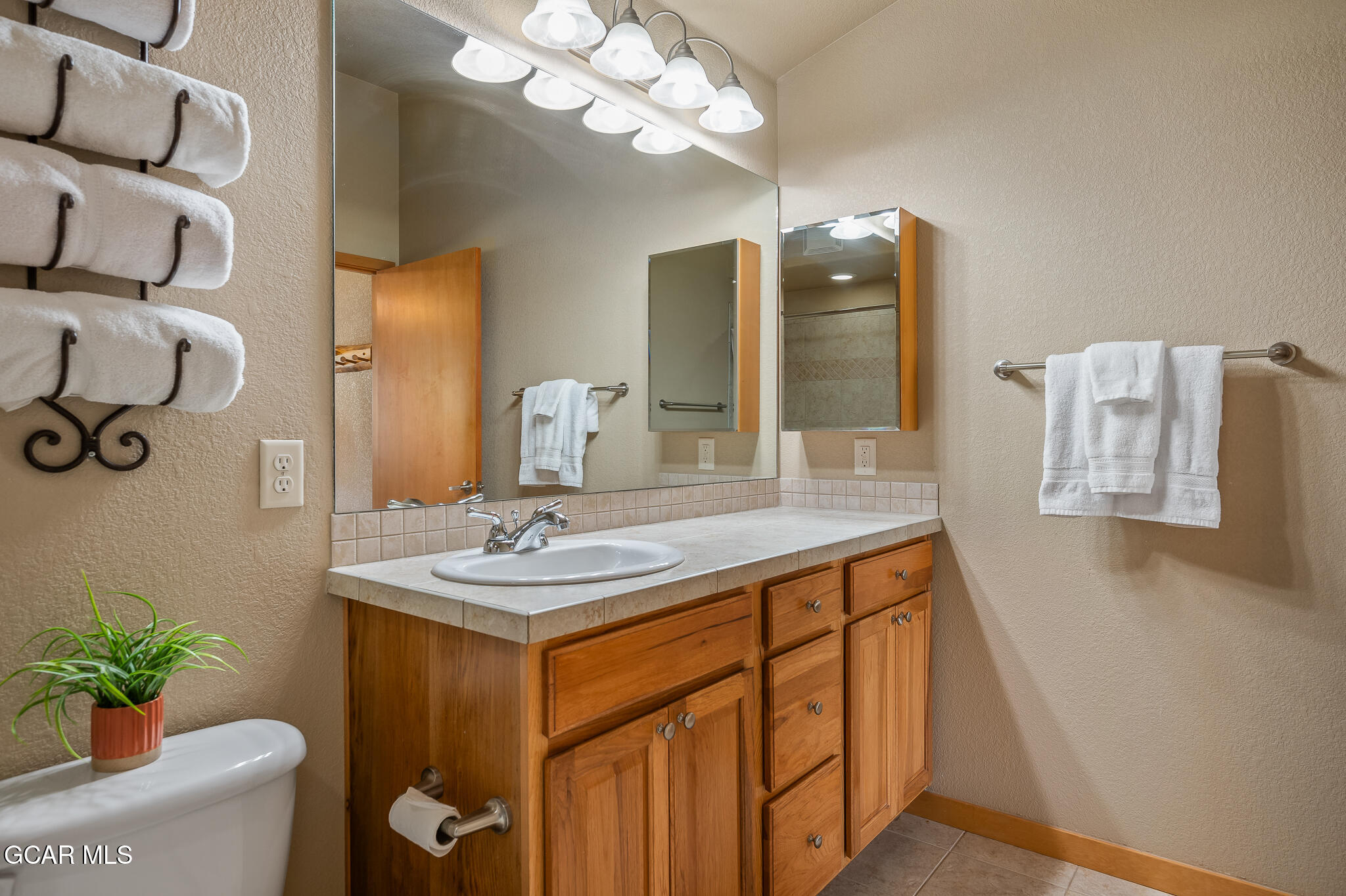 160 Sterling Loop, Unit 304 Fraser, CO 80442 - Photo 19 of 36 Primary Ensuite Bathroom