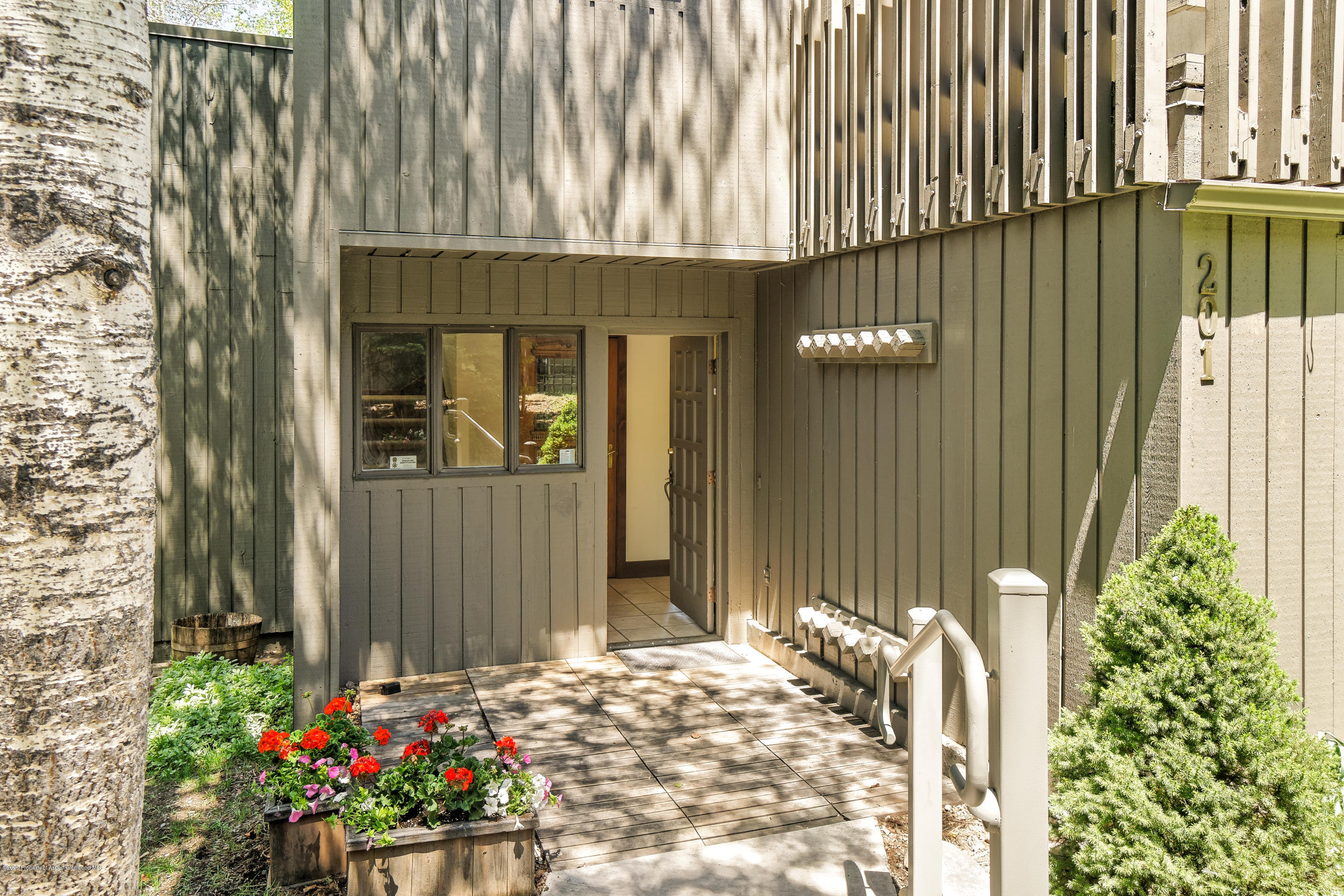 201 Meadow Ranch Road, Unit D6 Snowmass Village, CO 81615 - Photo 16 of 20 201MeadowRanchDr_HiRes_052120_21