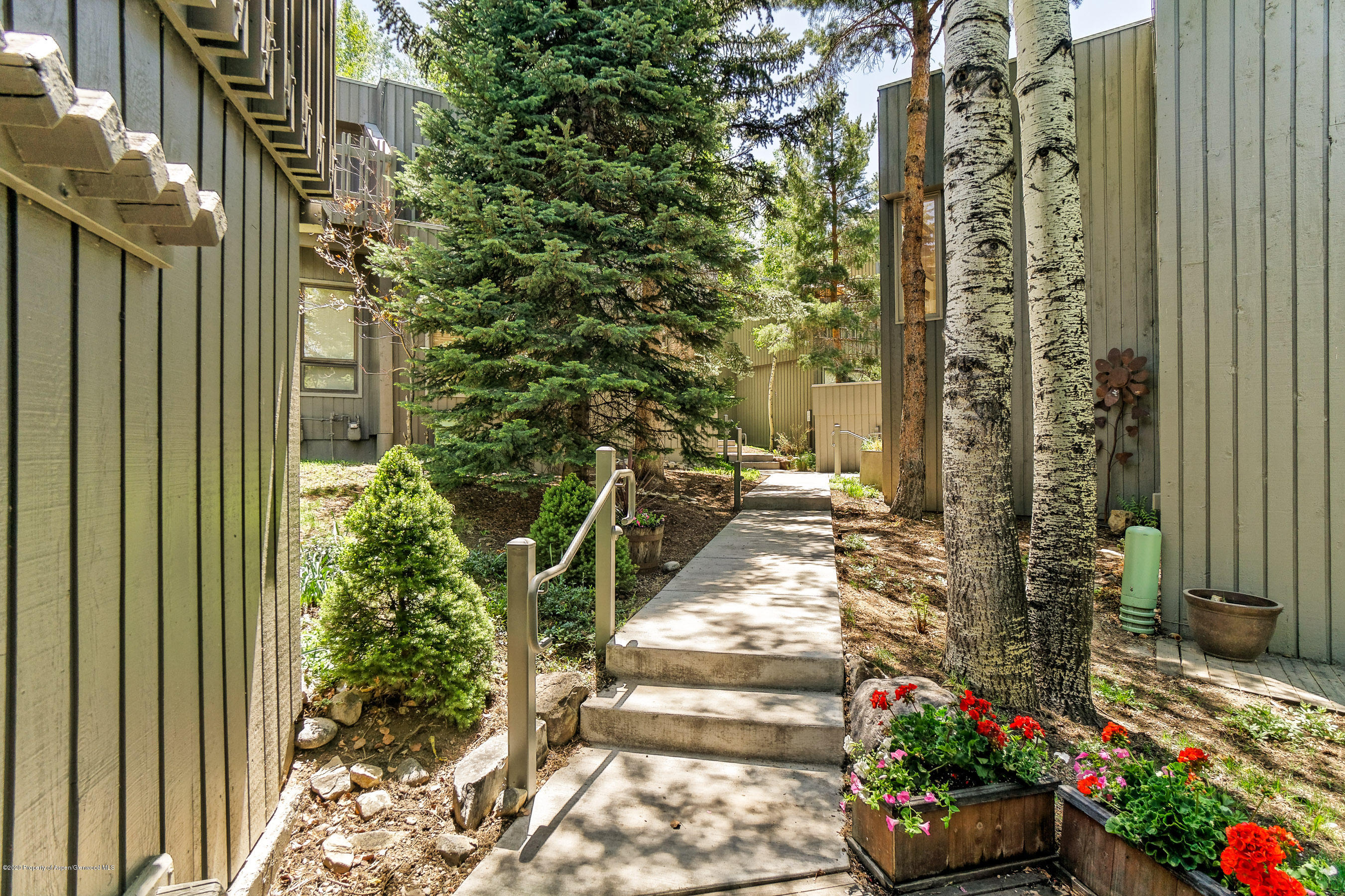 201 Meadow Ranch Road, Unit D6 Snowmass Village, CO 81615 - Photo 17 of 20 201MeadowRanchDr_DASH_052120_20