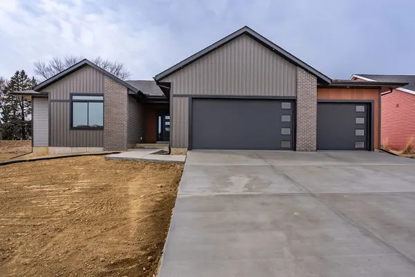 $564,900 | 1218 South 2nd Street, Eldridge, IA 52748