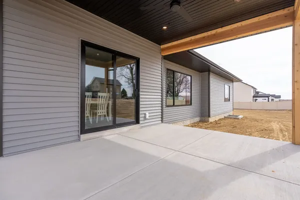 $564,900 | 1218 South 2nd Street, Eldridge, IA 52748