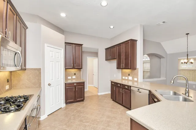 $2,500 | 17311 Elverson Oaks Drive, Tomball, TX 77377