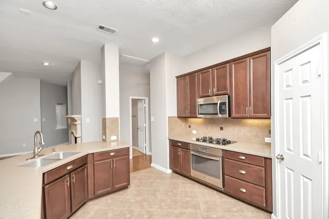 $2,500 | 17311 Elverson Oaks Drive, Tomball, TX 77377