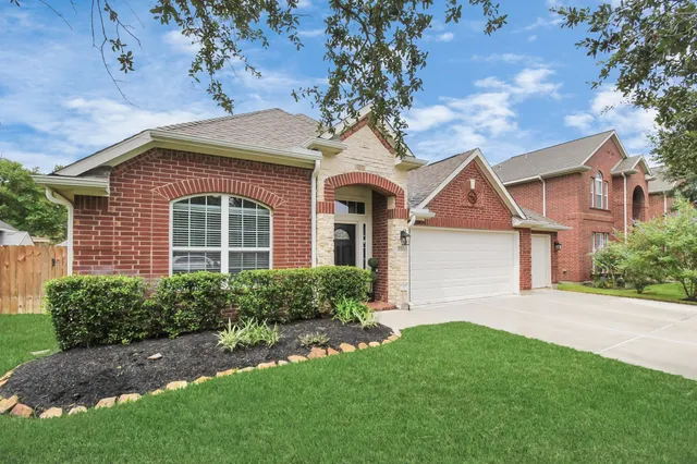 $2,500 | 17311 Elverson Oaks Drive, Tomball, TX 77377