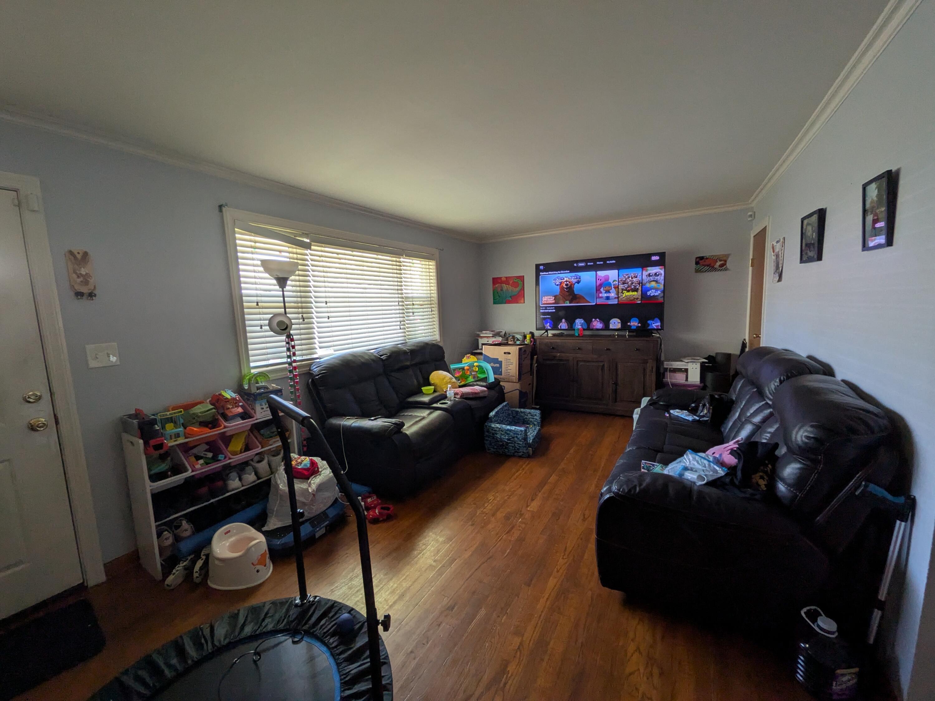 1147 Eastfield Road, Unit 1149 Columbus, OH 43085 - Photo 14 of 21 LIving room 1149