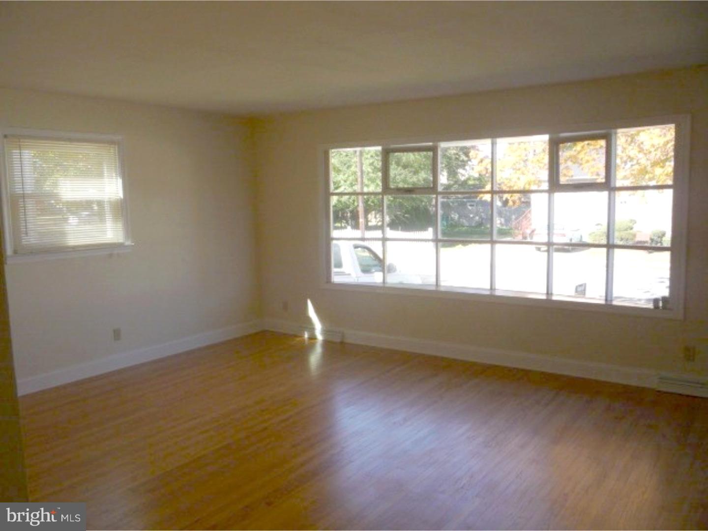 412 County Avenue Maple Shade, NJ 08052 - Photo 3 of 21 Living Room