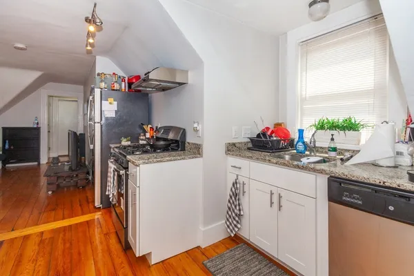 $3,000 | 10 Thurston Street, Unit 3, Somerville, MA 02145