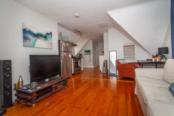 $3,000 | 10 Thurston Street, Unit 3, Somerville, MA 02145