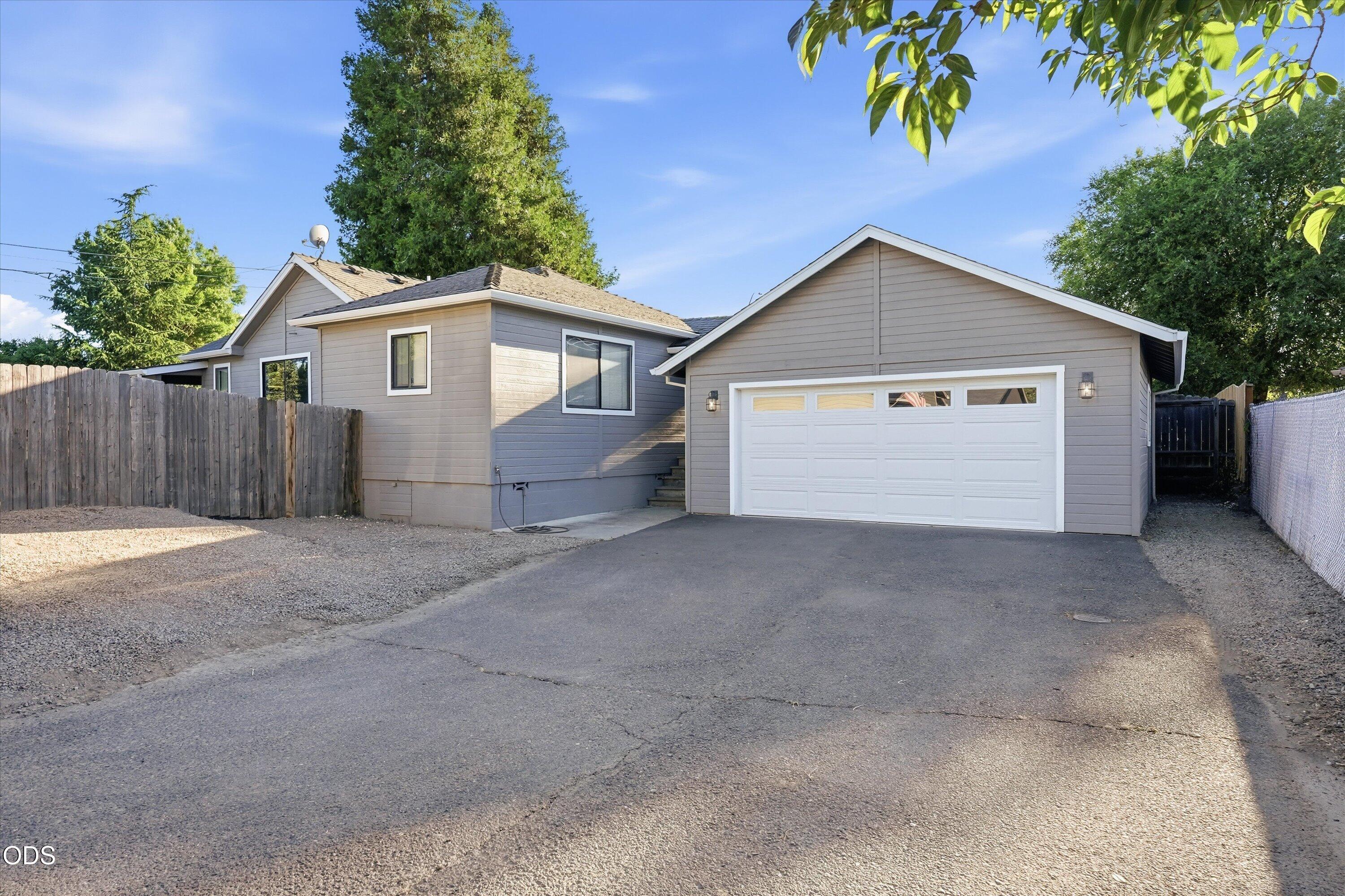 1908 Cunningham Avenue Medford, OR 97501 - Photo 1 of 31