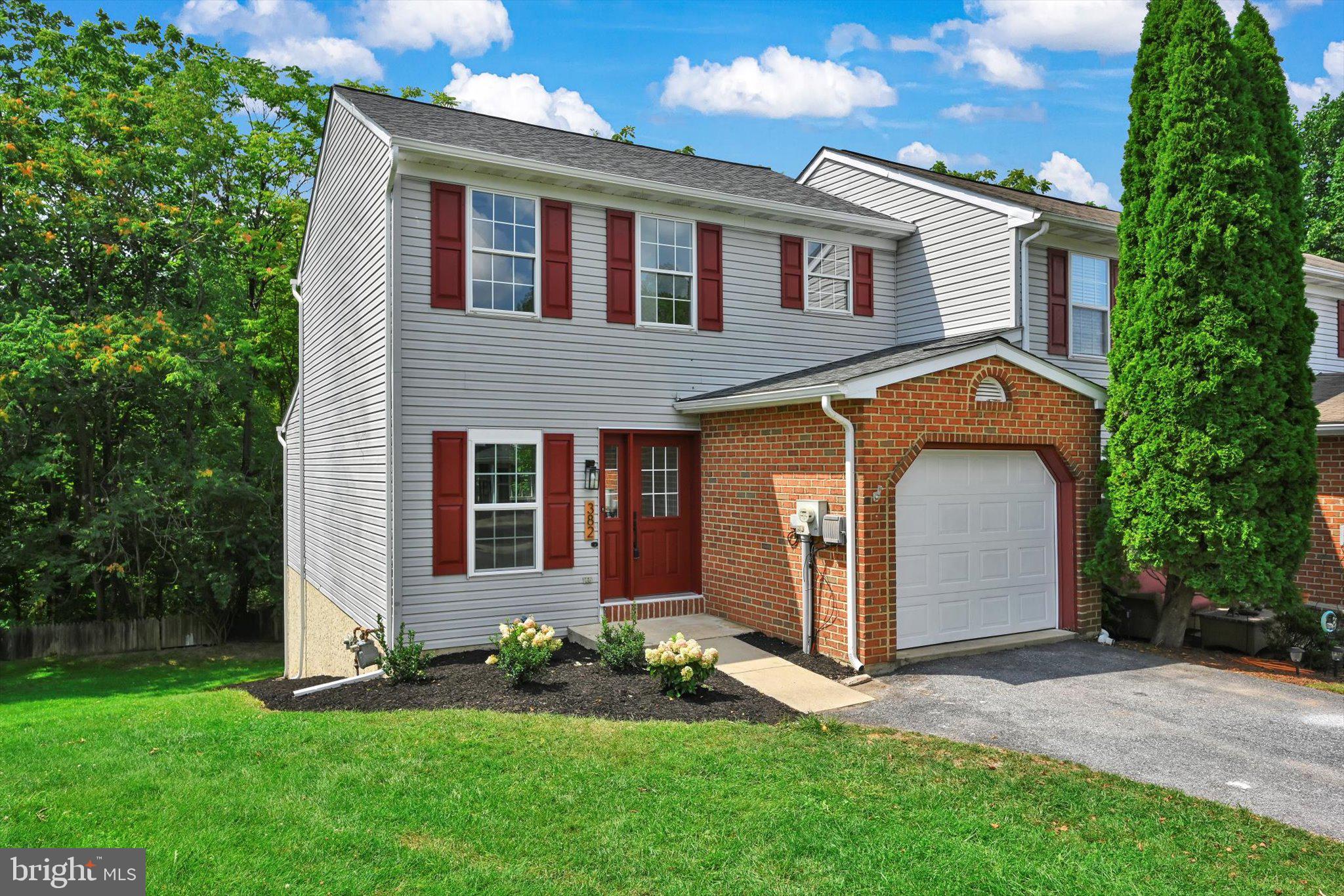 382 Crosswinds Drive Lititz, PA 17543 - Photo 2 of 31