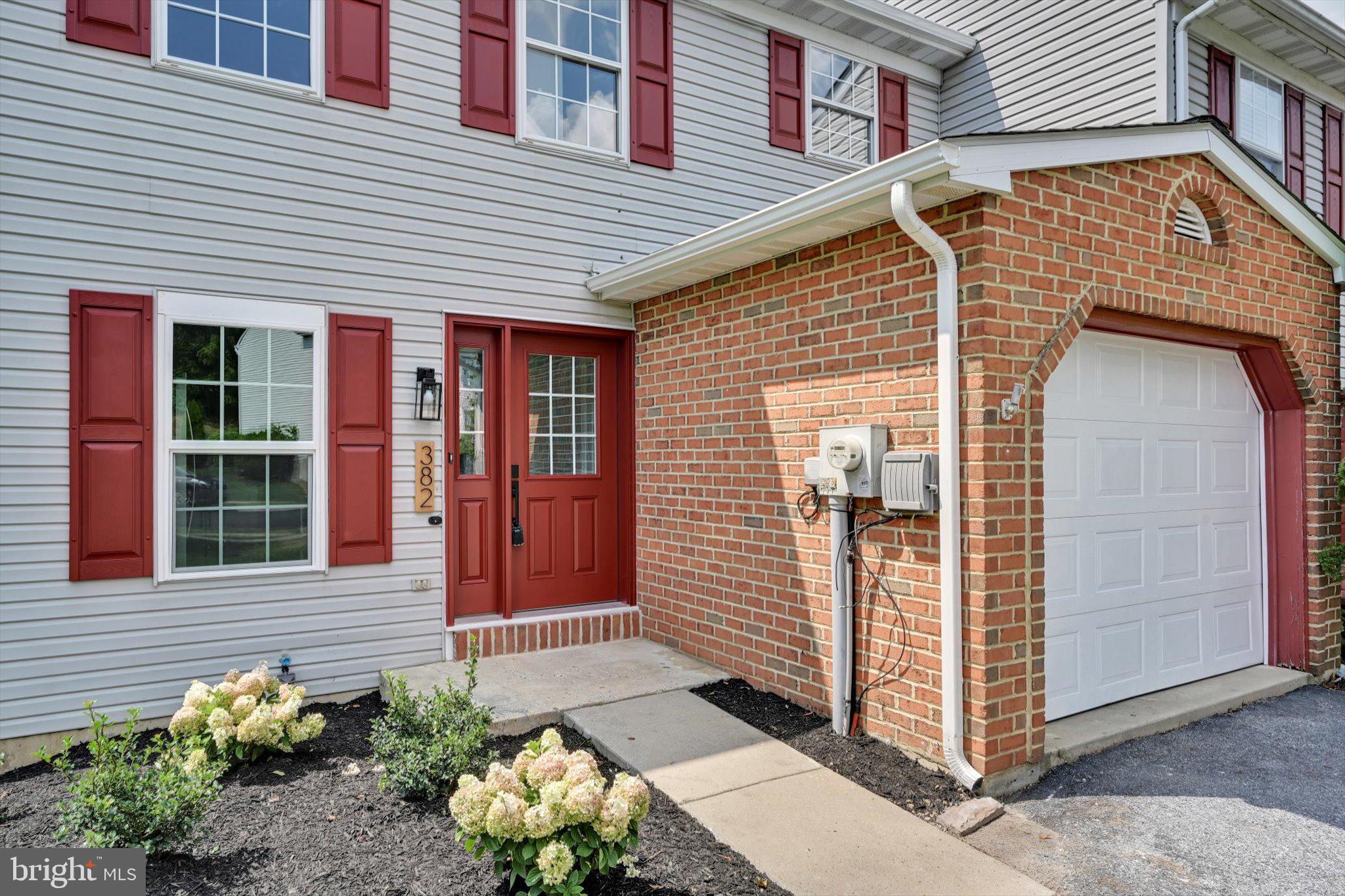 382 Crosswinds Drive Lititz, PA 17543 - Photo 3 of 31