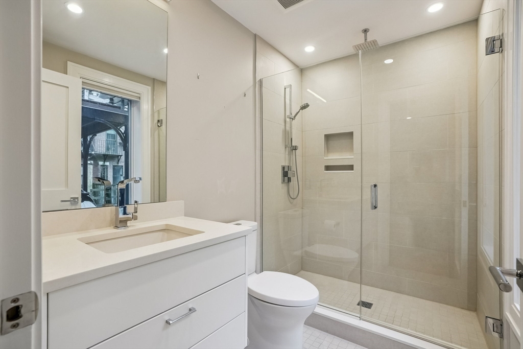 196 West Springfield Street, Unit 1 Boston, MA 02118 - Photo 10 of 31