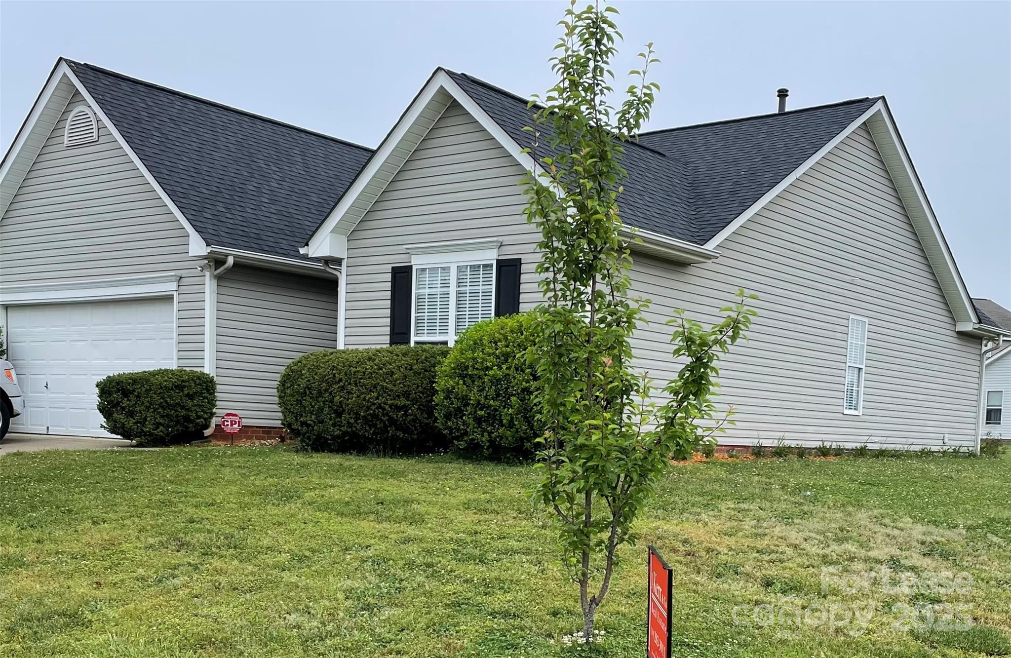 a view of a house with a backyard