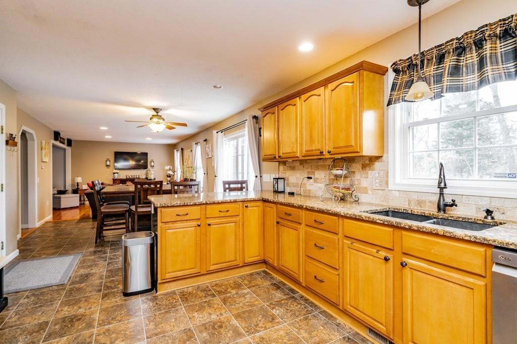 23 Delaware Avenue Springfield, MA 01119 - Photo 15 of 42