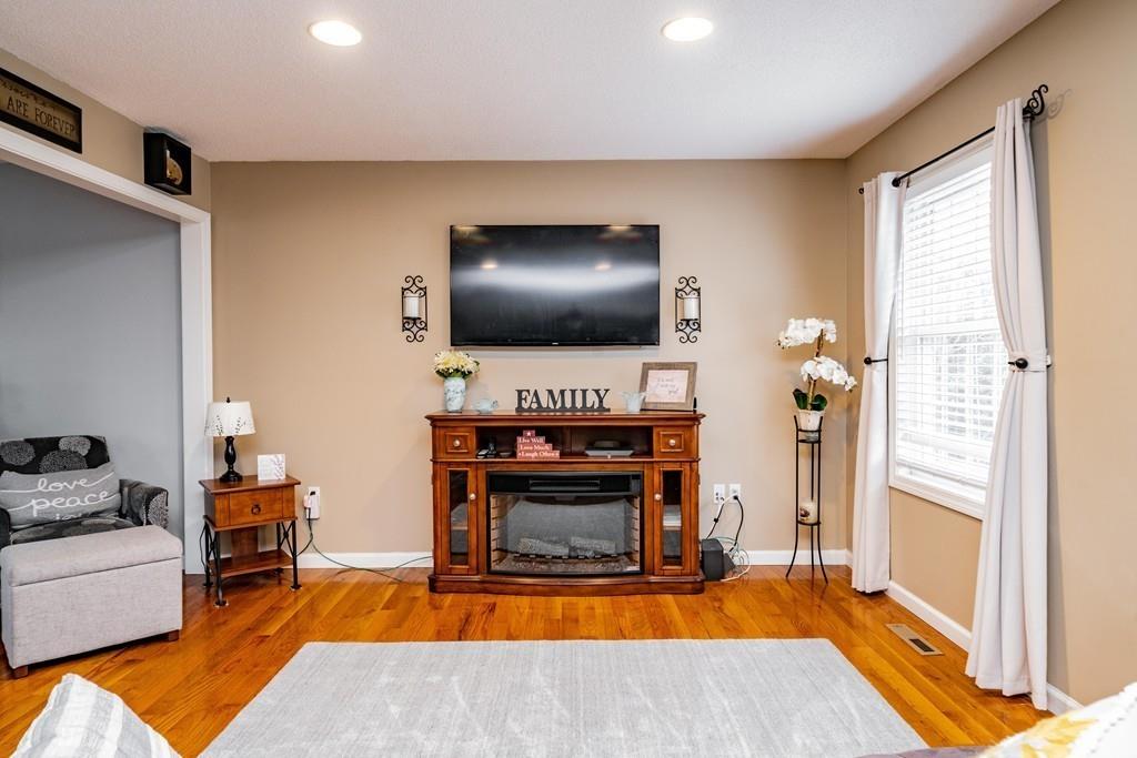23 Delaware Avenue Springfield, MA 01119 - Photo 4 of 42