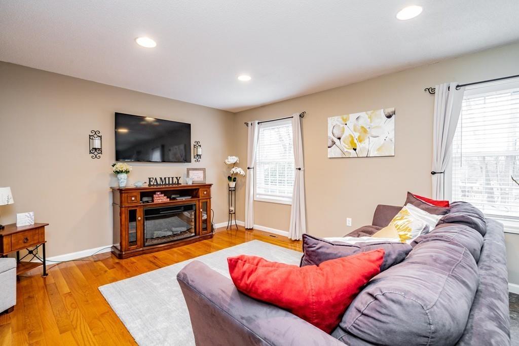 23 Delaware Avenue Springfield, MA 01119 - Photo 5 of 42