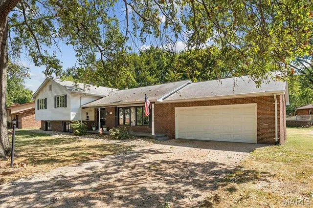 $285,000 | 1307 Kim Drive, O'Fallon, IL 62269