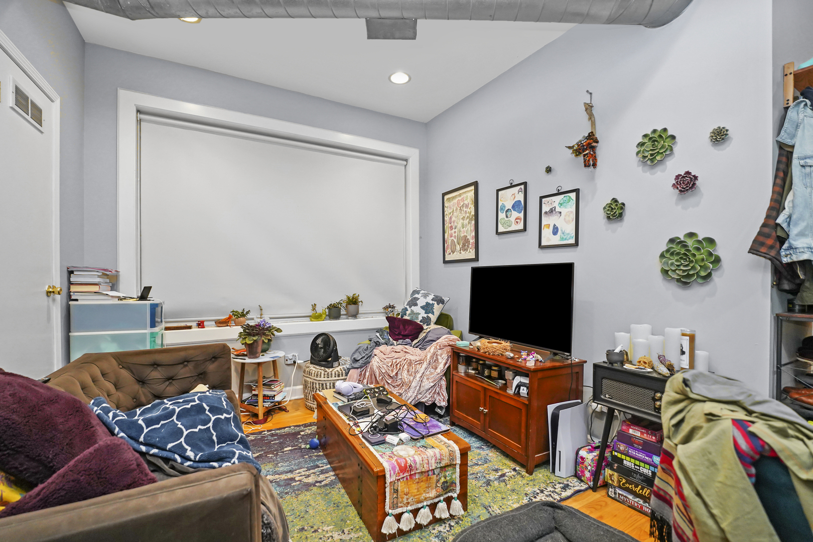 4363 North Lincoln Avenue Chicago, IL 60618 - Photo 27 of 34 a living room with furniture and a flat screen tv