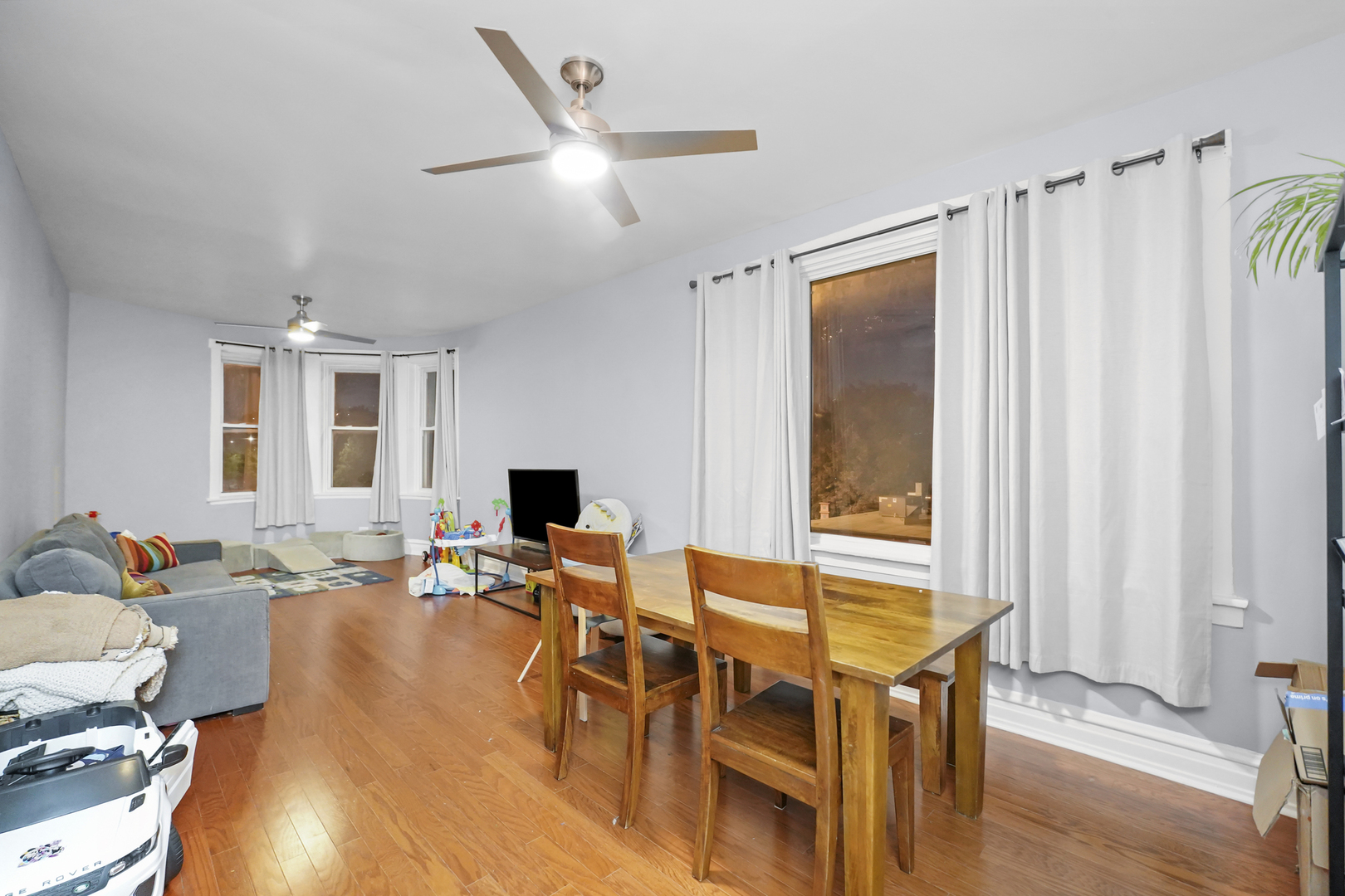 4363 North Lincoln Avenue Chicago, IL 60618 - Photo 29 of 34 a living room with furniture and a window