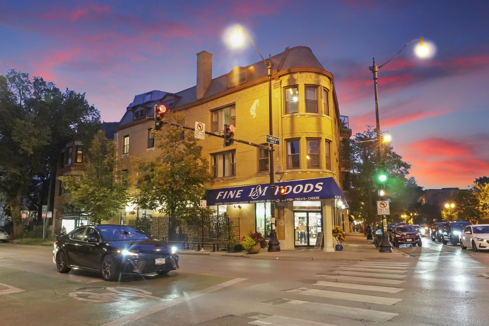 4363 North Lincoln Avenue Chicago, IL 60618 - Photo 33 of 34 a view of a building with a street light and trees