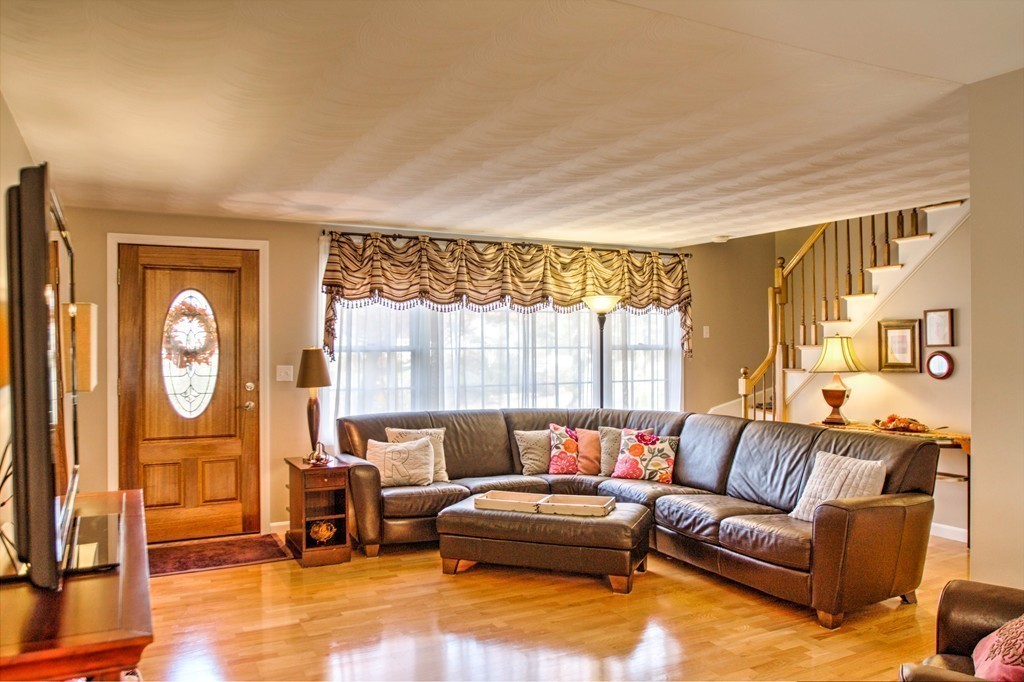88 Concord Road Chelmsford, MA 01824 - Photo 3 of 26 Gallery Image 3