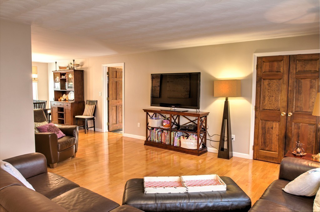 88 Concord Road Chelmsford, MA 01824 - Photo 5 of 26 Gallery Image 5