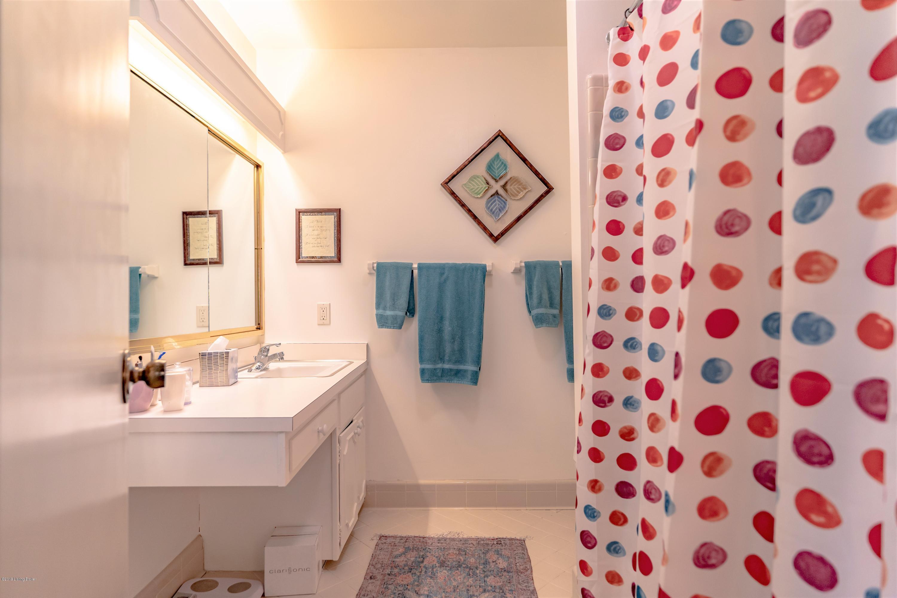 8612 Banbridge Road Louisville, KY 40242 - Photo 20 of 27 Full Bath1